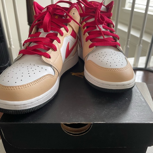 Nike Jordan 1 Mid Big Kid’s sz 5.5Y, W 6.5 - Picture 2 of 9